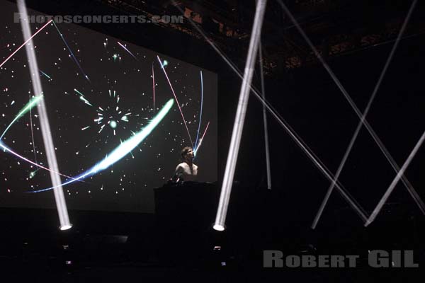 JON HOPKINS - 2014-10-30 - PARIS - Grande Halle de La Villette - 